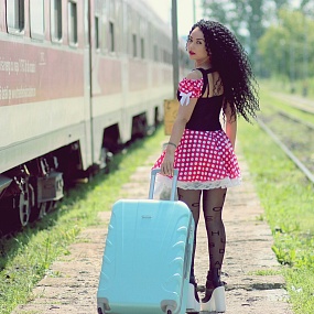 С ног на голову. Девушки в поезде